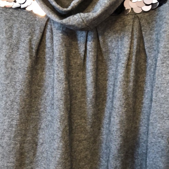 LaRok Palette-Shouldered Cashmere Bland Short Sleeve Hoodie in Charcoal - Picture 7 of 9